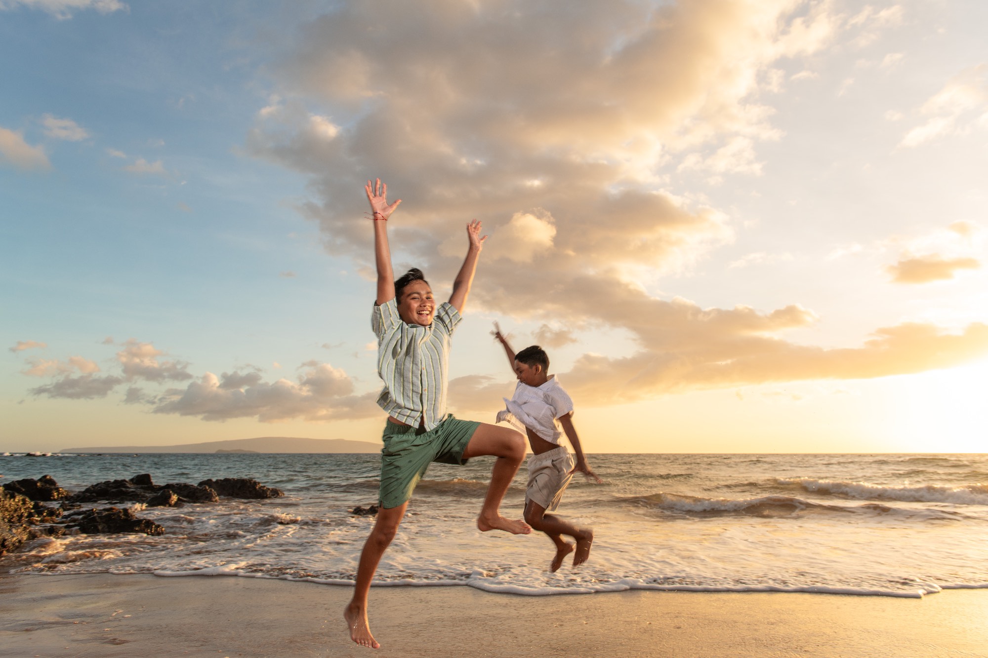Kids playing at sunset on a mini session in Maui